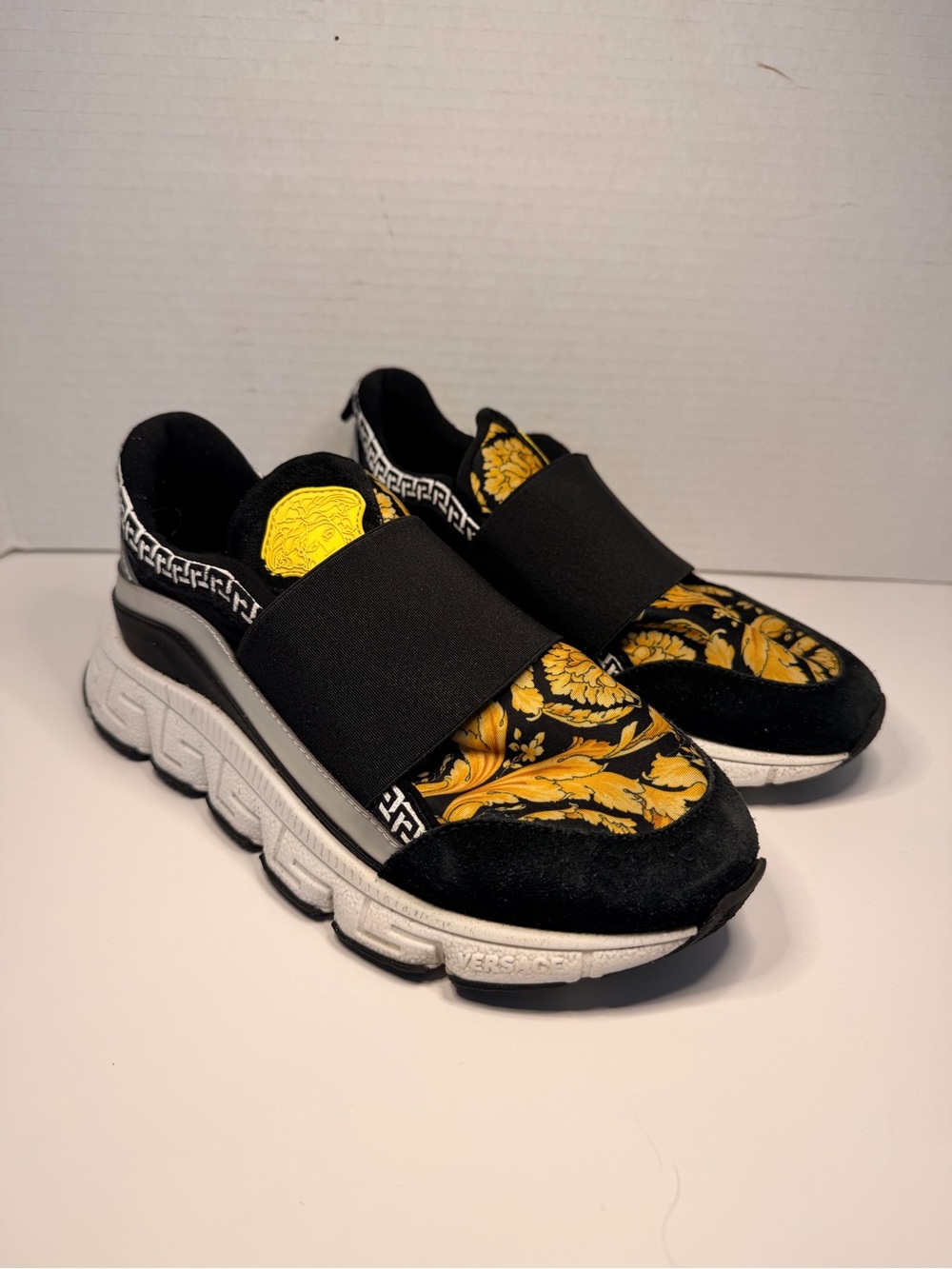 Versace Kids Barocco Trigreca Slip-ons with Barocco Print. Size 2